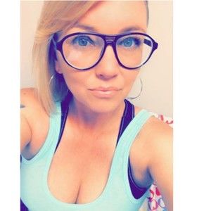 Meet your Posher, Larissa